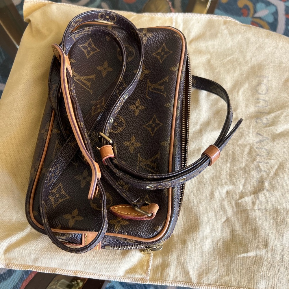 Brown Leather Zip Wallet - Picture 7 of 12